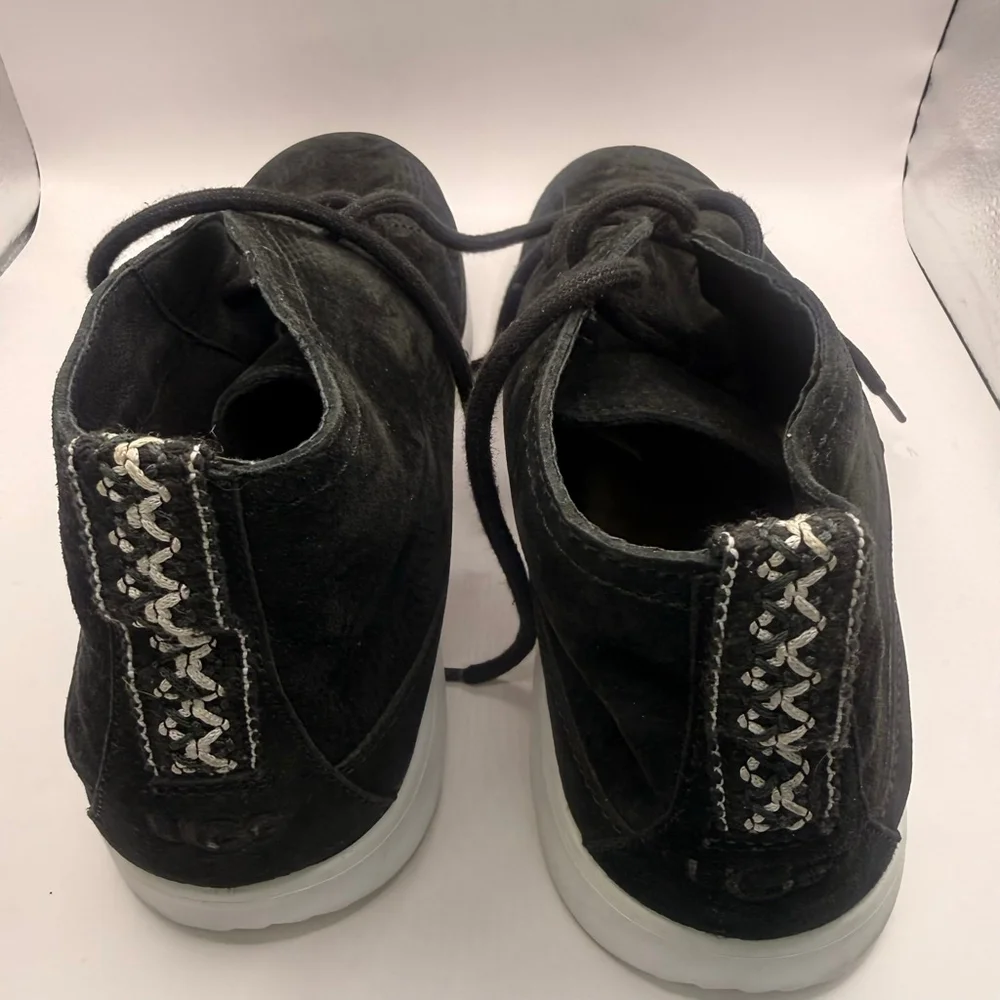 Men's UGG Black Suede Chukka Boots Size 11 with White Soles